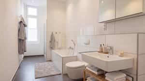 Bezugsfrei: Sonnige, ruhige Altbau-Wohnung mit EBK & Tageslicht-Badezimmer im beliebten Friedenau – 12161 Berlin – Vorschaubild 2
