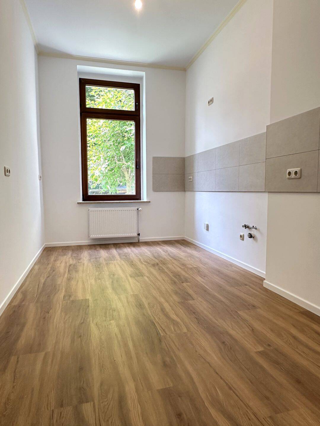 Erstbezug nach Modernisierung – Traumhafte 4-Zimmer-Altbauwohnung mit neuem Bad in Stadtfeld Ost