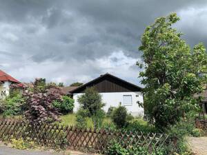 Winkelbungalow mit Wohlfühlcharakter | Ruhige Lage, schöner Garten, viel Platz