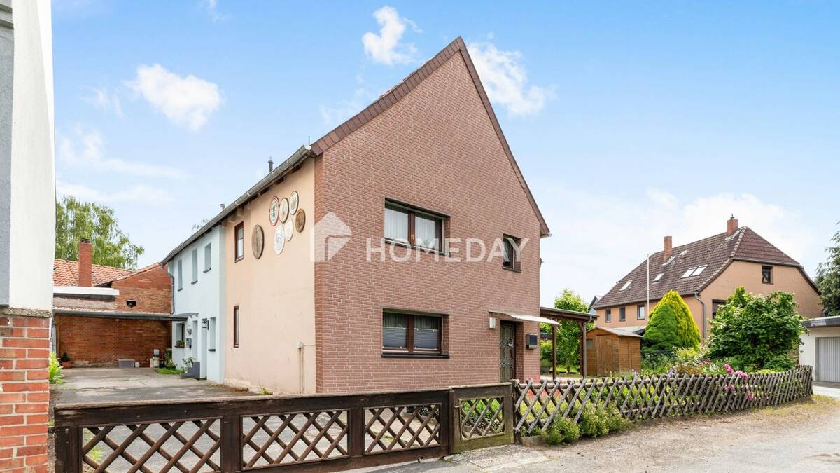 Großzügige DHH mit ausgebautem Dachgeschoss und Garten in Völkenrode – 38112 Braunschweig – Bild 1 von 9