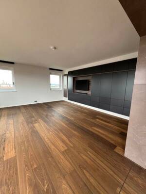 Atemberaubendes Penthouse mit 360°-Panoramablick, weitläufigem Wohnambiente + drei exclusive Bäder! – 1307 Dresden – Vorschaubild 7