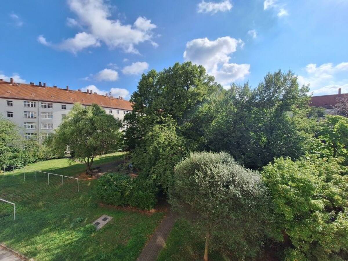 Großzügig Wohnen mit Blick ins Grüne – 1097 Dresden – Bild 1 von 8