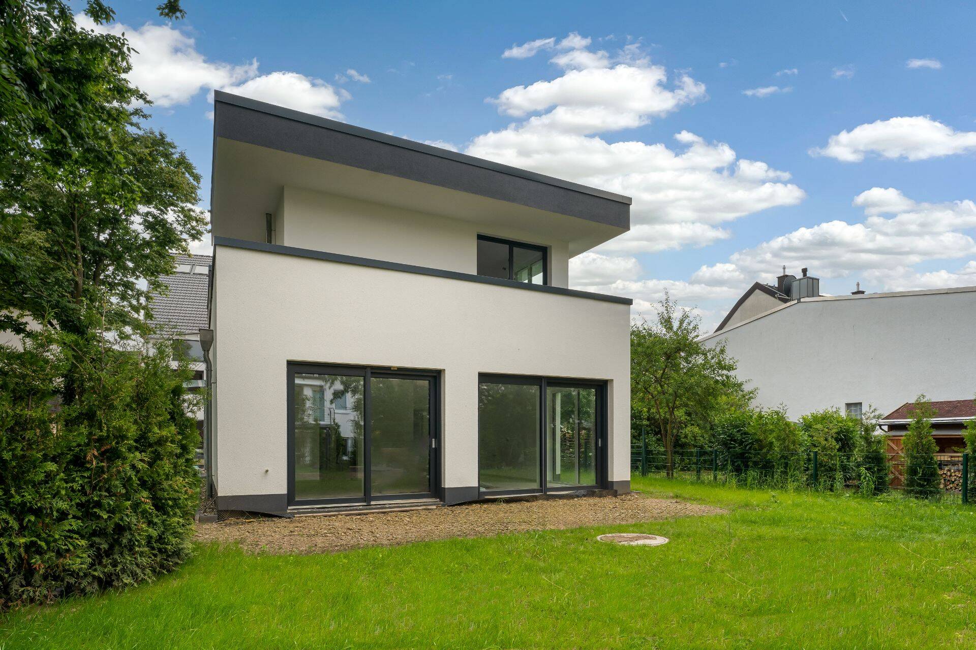 Exklusives 4-Zimmer-Einfamilienhaus mit modernem KFW 40 Standard in ruhiger Kölner Wohngegend – Köln – Bild 1 von 9