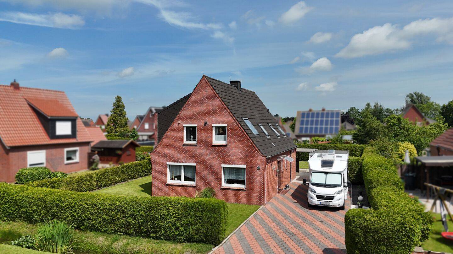 Großzügiges Wohnhaus mit Dachterrasse und Potenzial zum Zweifamilienhaus