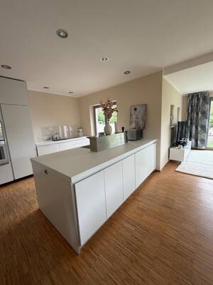 Haus mit Garten, Parkplätzen, Solar und Wärmepumpe – 65187 Wiesbaden – Vorschaubild 2
