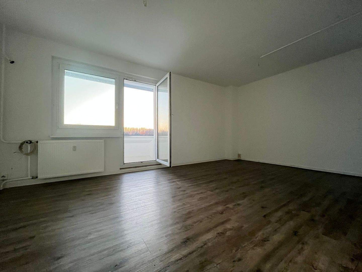 Gepflegte Wohnung mit Balkon und Wannenbad in Kappel – Chemnitz – Vorschaubild 2