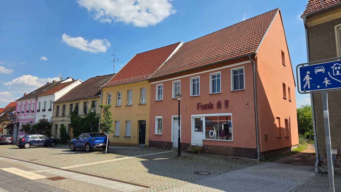 Saniertes Wohnhaus mit kleiner Gewerbeeinheit und Einlieger- oder Gästewohnung in bester Lage in Jüterbog