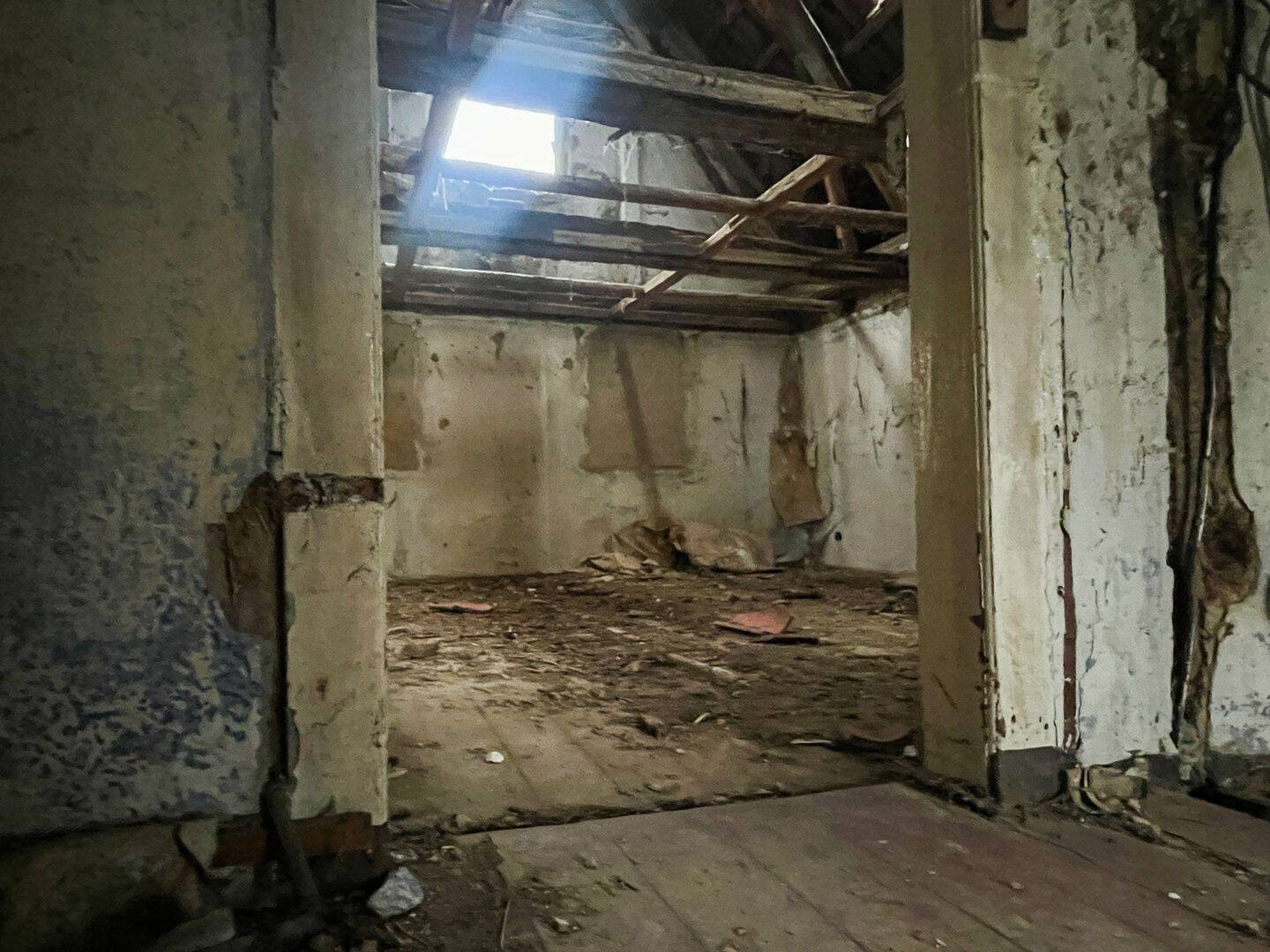 Grundstück mit Sanierungsbedürftigem Haus