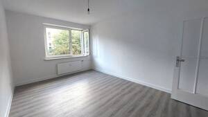 Hell, ruhig, renoviert und frei: 1,5 Zimmer in Eimsbüttel – 20257 Hamburg – Vorschaubild 4
