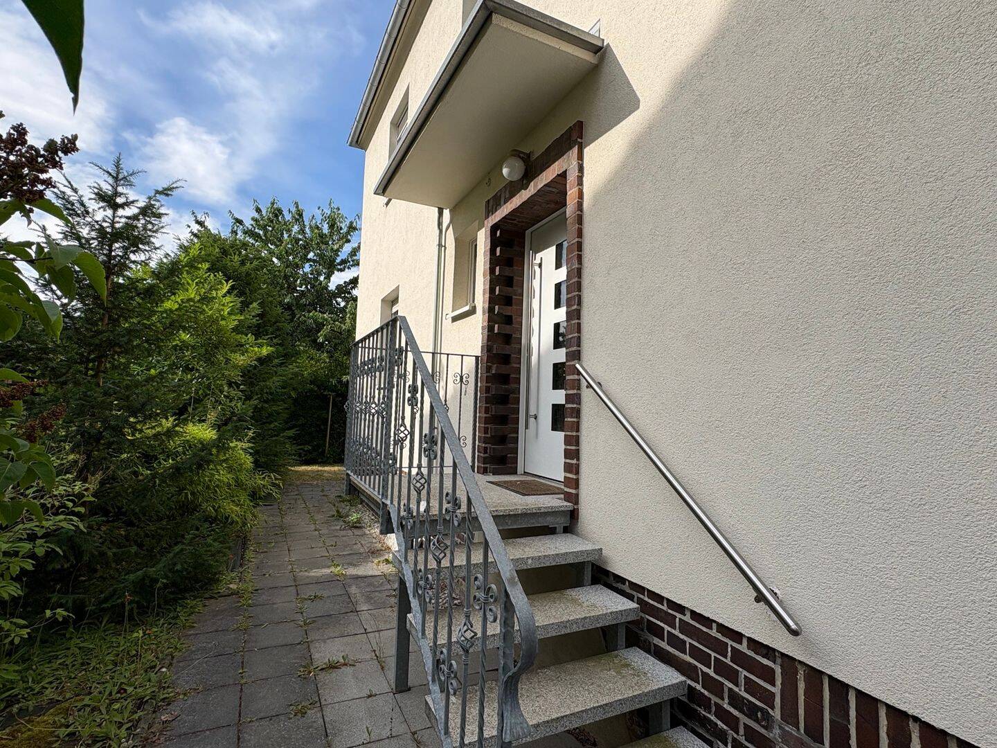 Freistehendes Zweifamilienhaus mit großzügigem Grundstück! – Leipzig – Vorschaubild 3