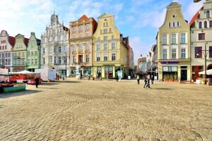 Einziehen und wohlfühlen! Voll möblierte 2-Raum-Wohnung mit ca. 58 m² im Herzen Rostocks! – 18055 Rostock – Vorschaubild 2