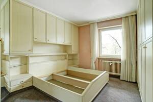 Nicht aufwendig zu renovieren: 3-Zimmer-Wohnung mit Balkon und eigenem Garagenplatz – 80939 München – Vorschaubild 4