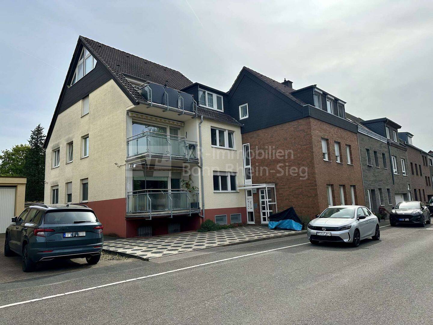4-Zimmerwohnung mit ca. 620 qm eigenem Gartenparadies und Garage in Köln-Holweide!