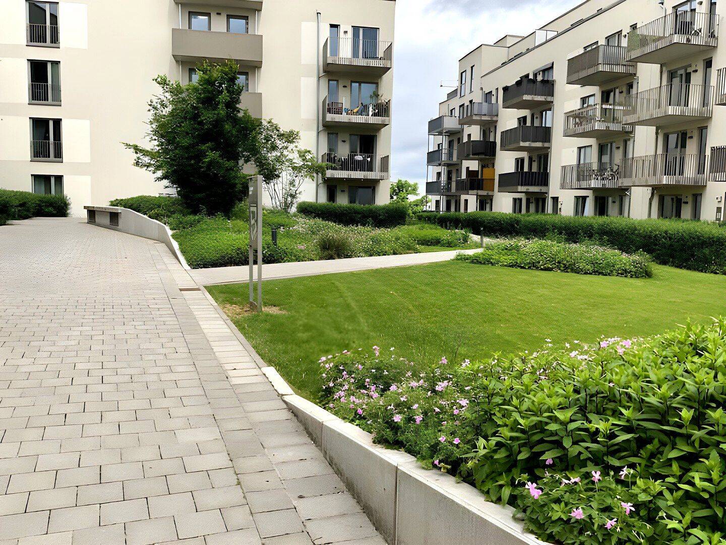 Direkt einziehen! Moderne 2 Zimmer + Süd-West-Balkon, Einbauküche, Wannenbad + Abstellraum, Aufzug – Hamburg – Bild 1 von 9