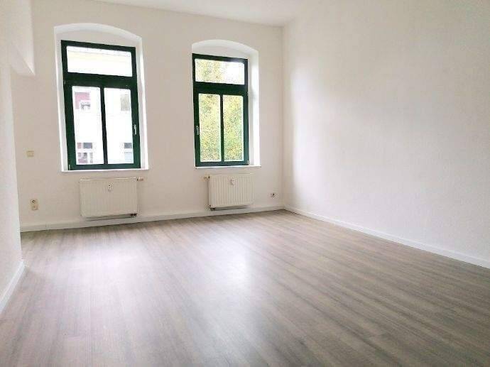 !! 4-Raum-Wohnung mit 2 Bädern, Laminat und Balkon !! – Chemnitz – Vorschaubild 2