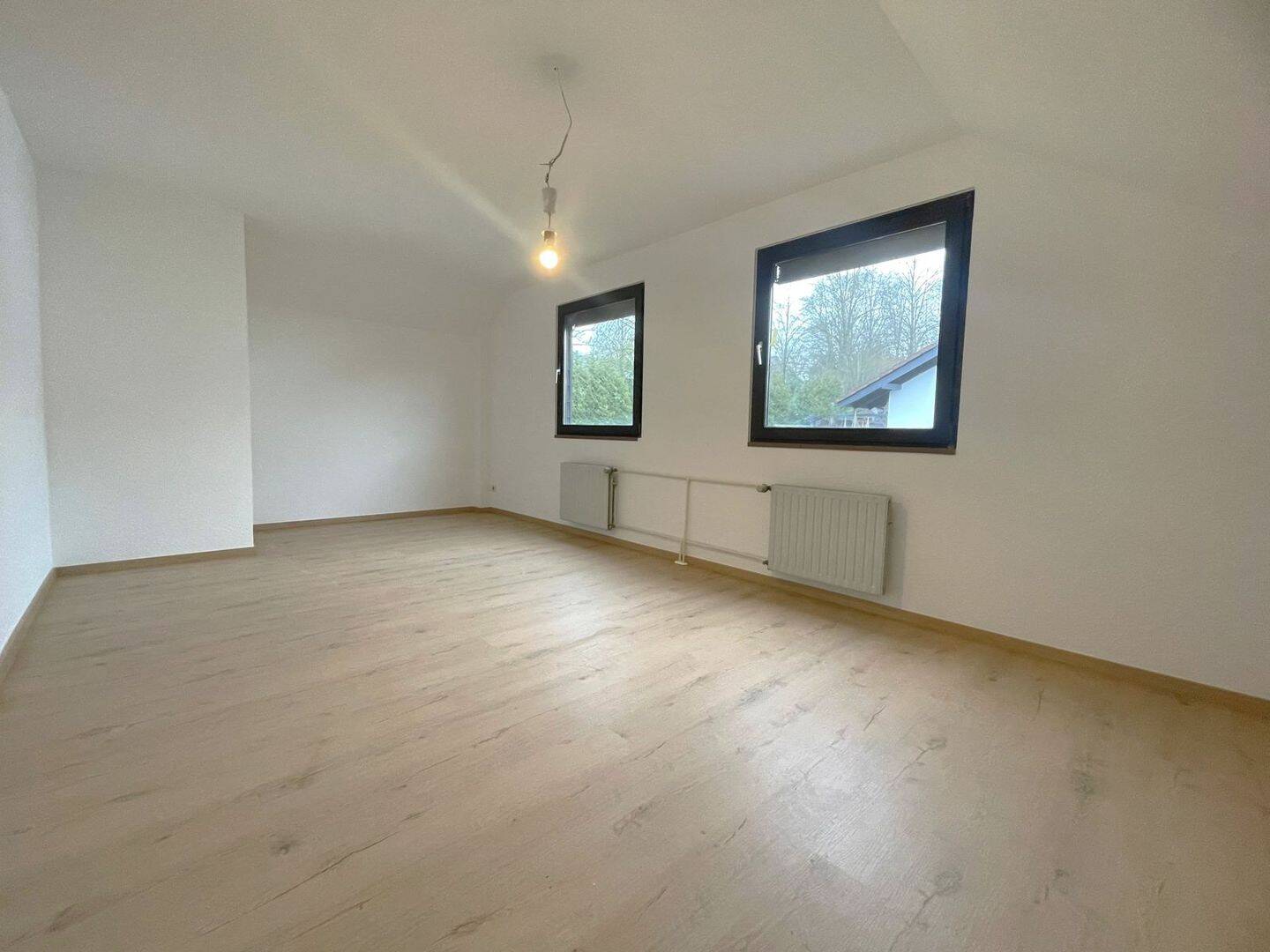 Großzügiges Familienhaus mit Garten, Garage und 5 Zimmern in zentraler Lage von Much – Much – Vorschaubild 9