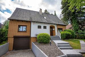 Großzügiges Einfamilienhaus mit beheizbarem Außenpool – 22159 Hamburg – Vorschaubild 2