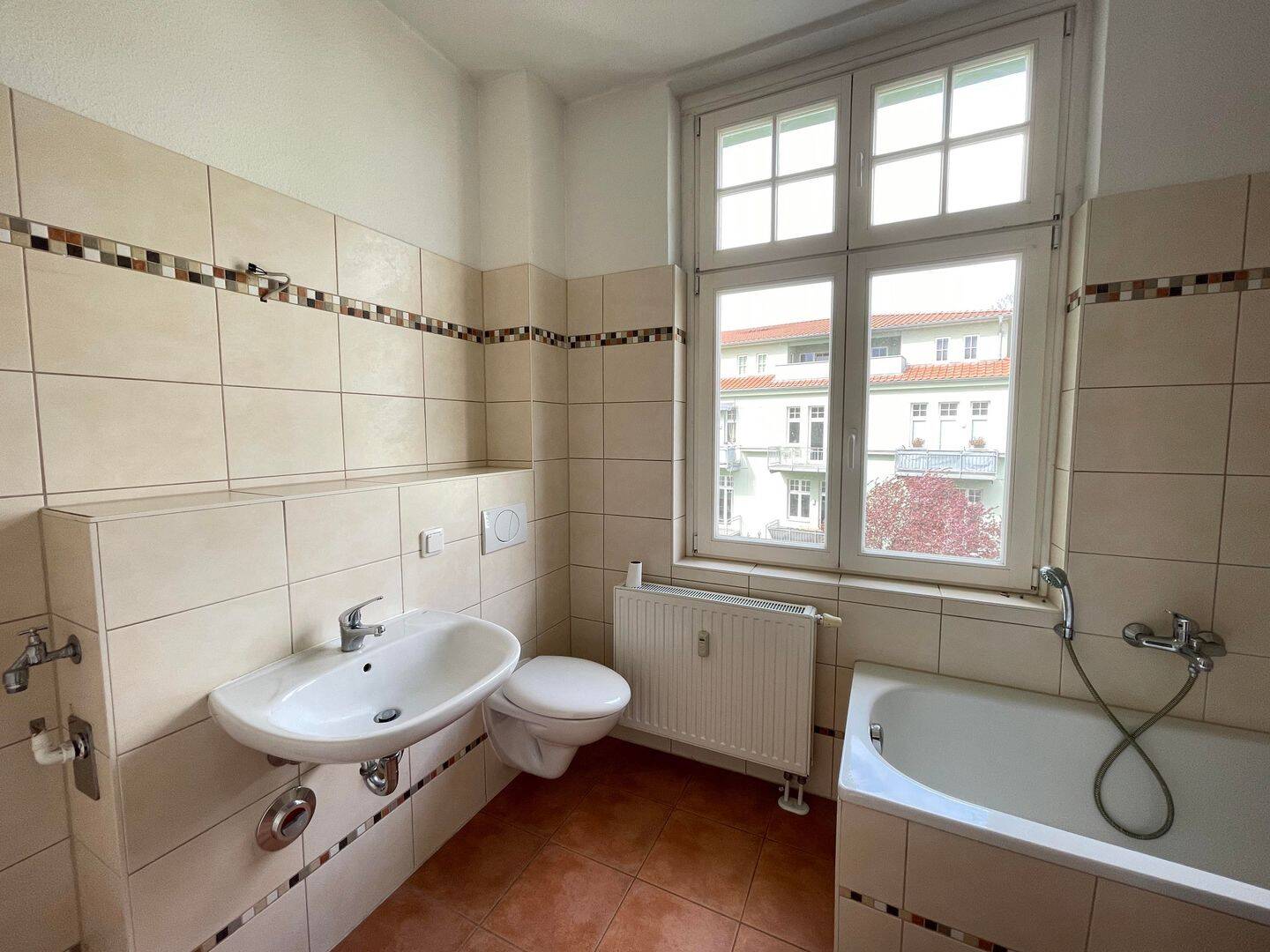 Traumhafte 4-Zimmer-Maisonette-Wohnung im beliebten Encke-Carré! – Magdeburg – Vorschaubild 4