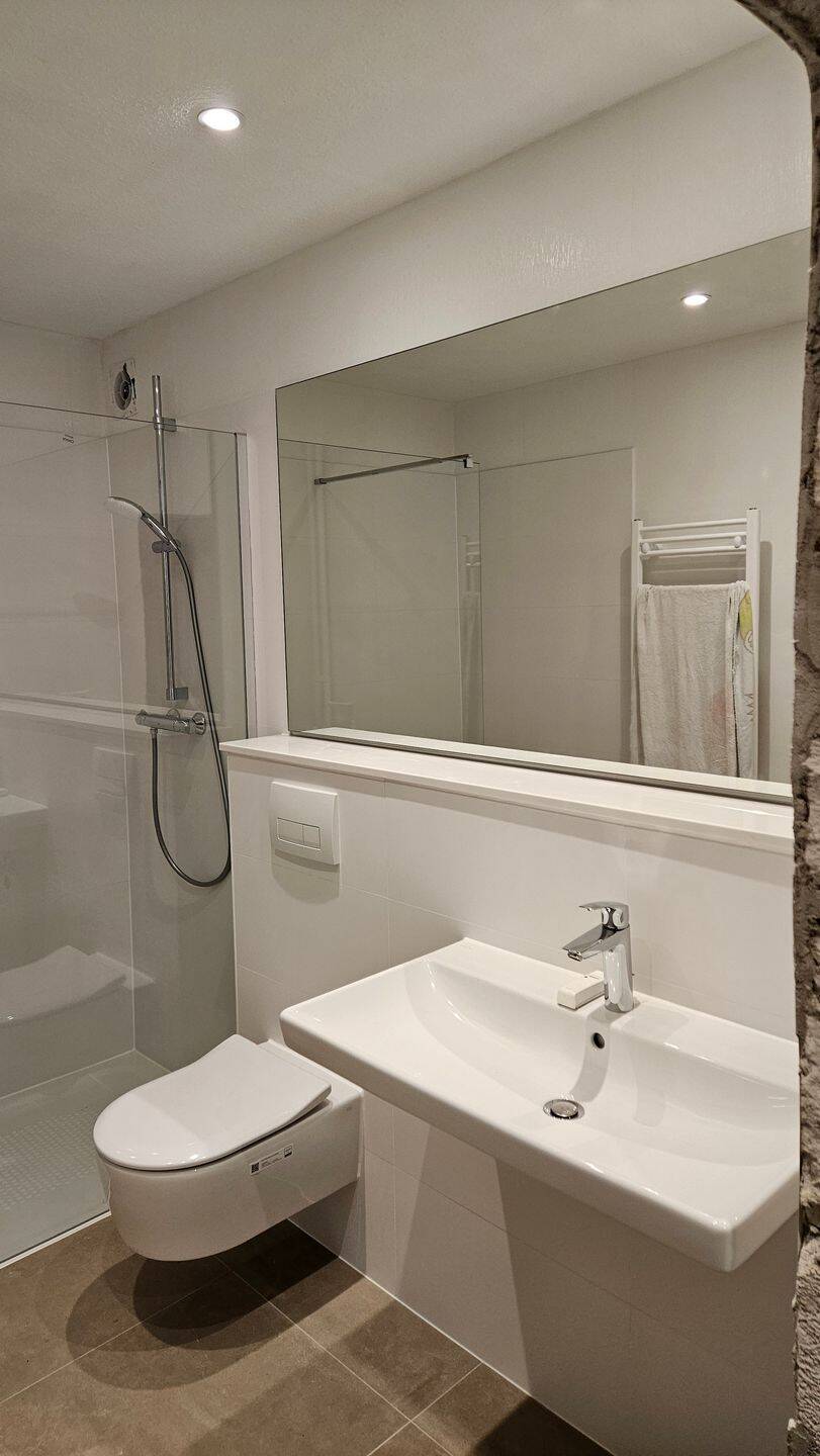 NEU RENOVIERT ZUM EINZUG! 2-Raum-Wohnung mit Balkon in der 7. Etage – Bremen – Vorschaubild 2