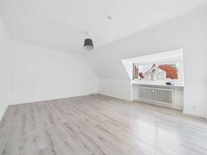 Innenstadt-Lage mit Komfort: gepflegte 2,5-Zimmer-Dachgeschosswohnung in Lübeck