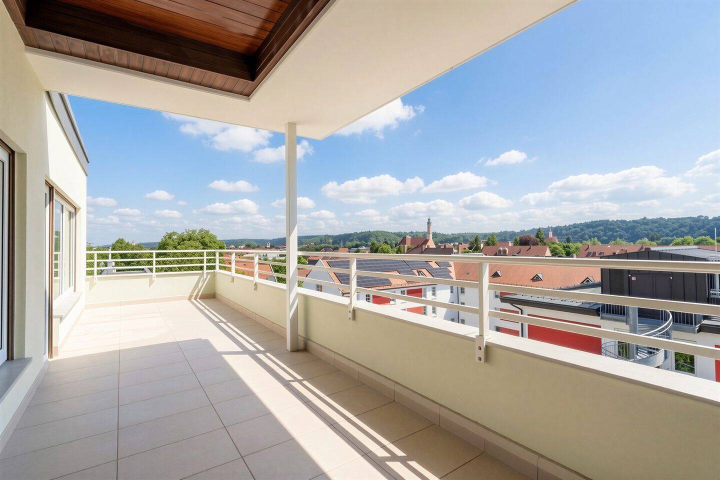 Stadtnah wohnen, weit blicken: 4-Zimmer-Wohnung mit sonniger Terrasse – Landshut – Vorschaubild 2