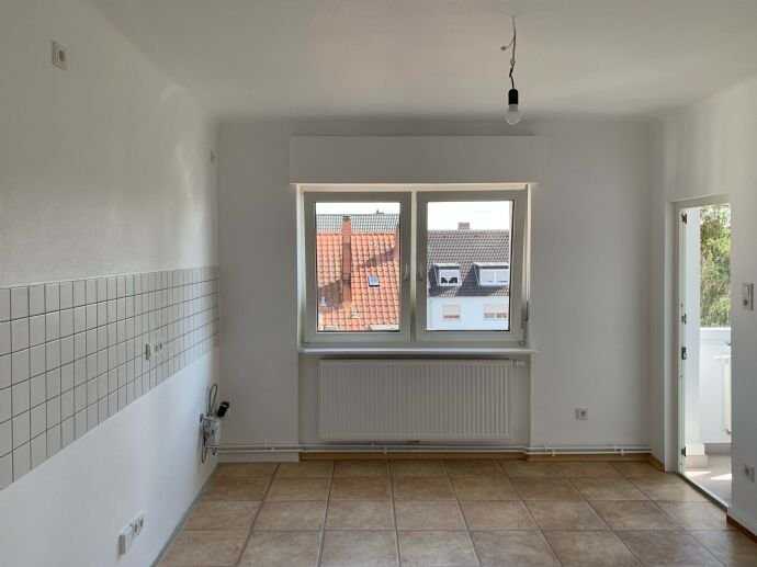 Hell, großzügig und mit Fernblick! 4-Zimmer-Wohnung mit Küche, Bad und Loggia in unmittelbarer Nähe zum Cottbusser Platz – Saarbrücken – Vorschaubild 7