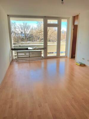 ***Heike Borchers Immobilien***Solide 2-Zimmer-Wohnung zur individuellen Nutzung***zentrale Lage*** – 81737 München – Vorschaubild 3