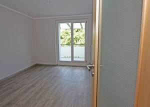 3-Raum-Wohnung mit Badewanne und großem Balkon – 39387 Oschersleben – Vorschaubild 3