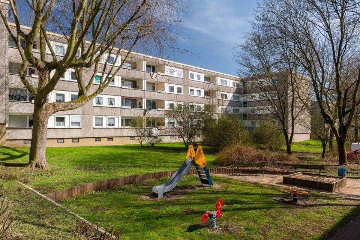 Stop! Geräumige 3,5-Zimmer-Wohnung (WBS) – 44359 Dortmund – Bild 1 von 3