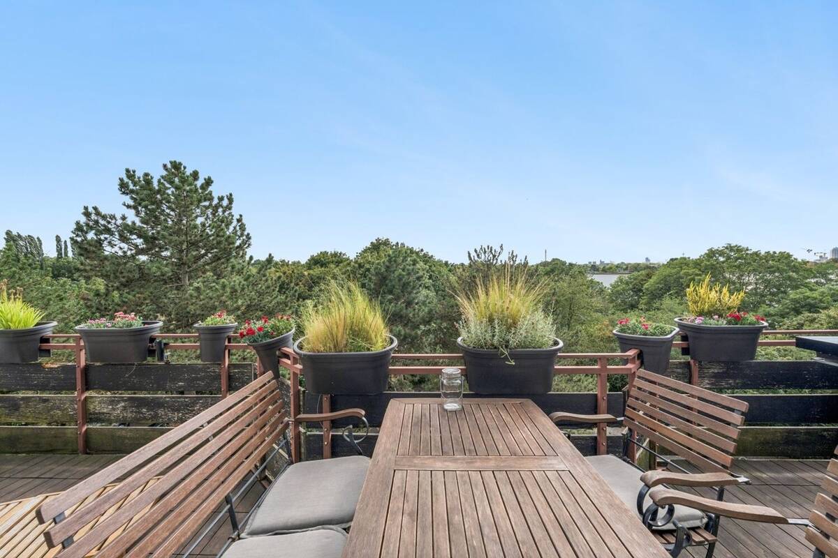 Stilvolles Penthouse mit Dachterrasse und Weitblick – 40625 Düsseldorf – Bild 1 von 9