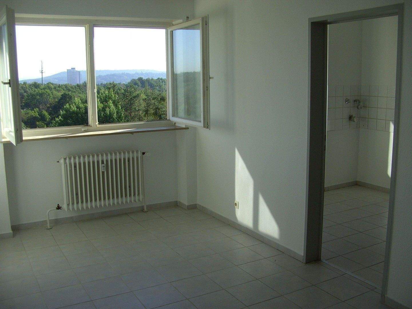 4-Zimmer-Wohnung mit 95 m² Wohnfläche mit großem Südbalkon und Tiefgaragenstellplatz – Erlangen – Vorschaubild 5