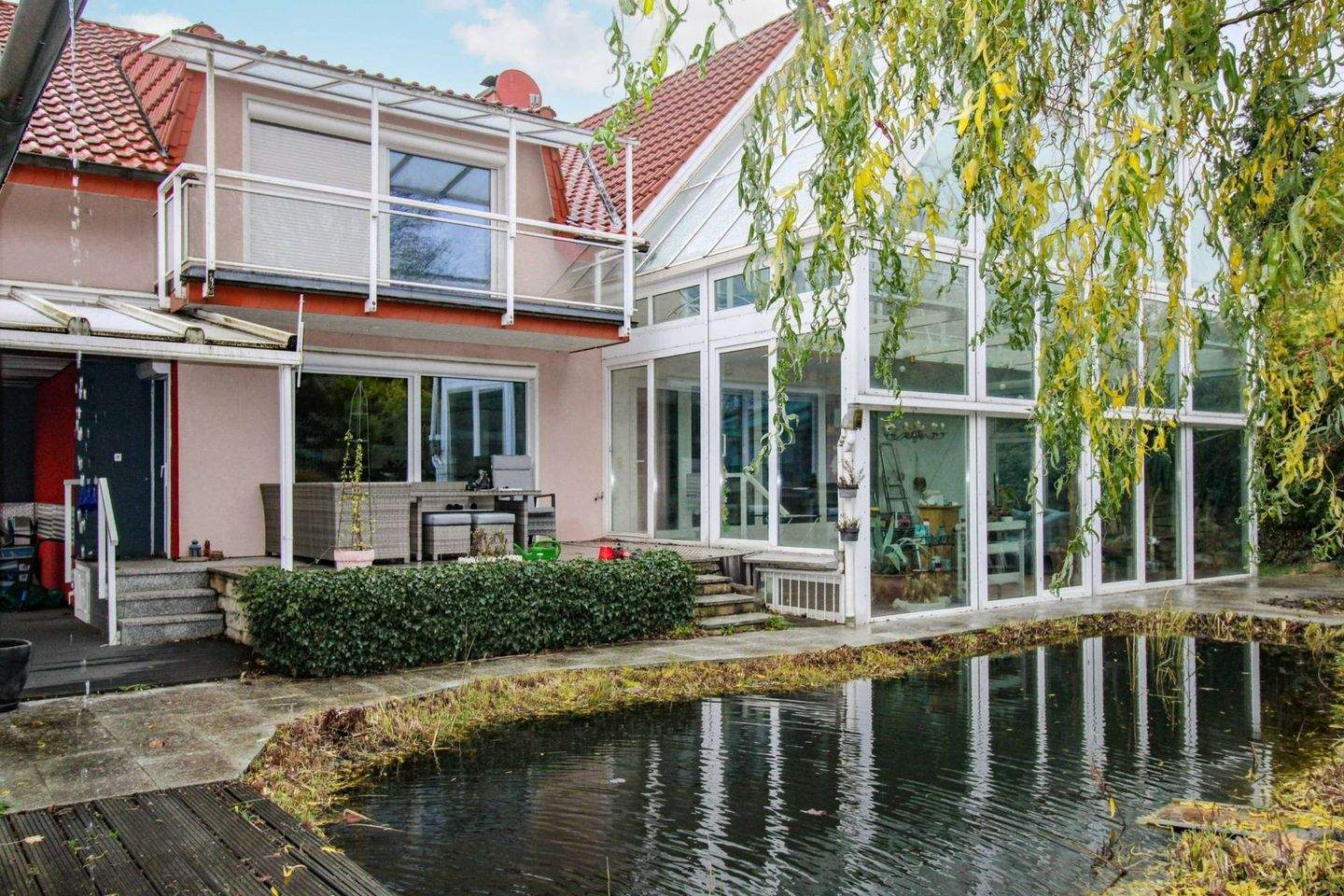Großzügiges 8-Zi. Haus plus Bungalow, Wintergarten, Garage, 2 Carports in Braunschweig Weststadt – Braunschweig – Bild 1 von 9