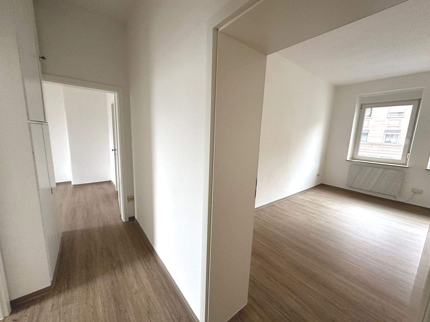 LIPPERT IMMOBILIEN PRÄSENTIERT: ERSTBEZUG NACH SANIERUNG - 3-ZIMMER - BALKON - ZENTRALE UND DENNOCH RUHIGE LAGE IN DER MARKGRAFENSTRASSE! – Nürnberg – Vorschaubild 4