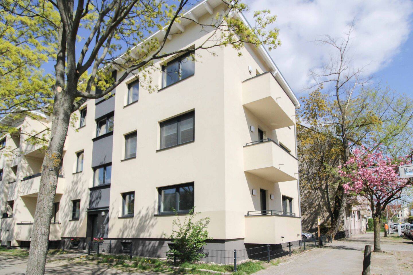 Moderne 3-Zimmer-Wohnung mit Balkon - Hochparterre & sofort bezugsfrei in Reinickendorf – Berlin – Bild 1 von 9