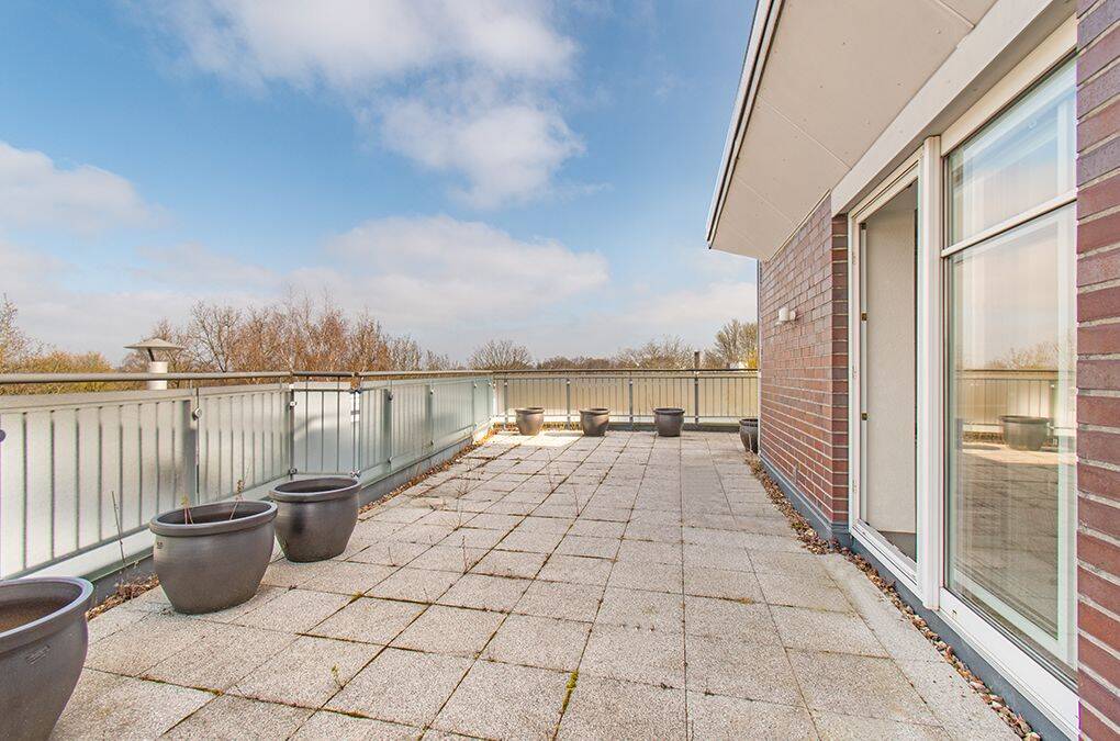 Komfortables Penthouse in ruhiger Lage mit Aufzug und Tiefgaragenplatz – Hamburg – Vorschaubild 5