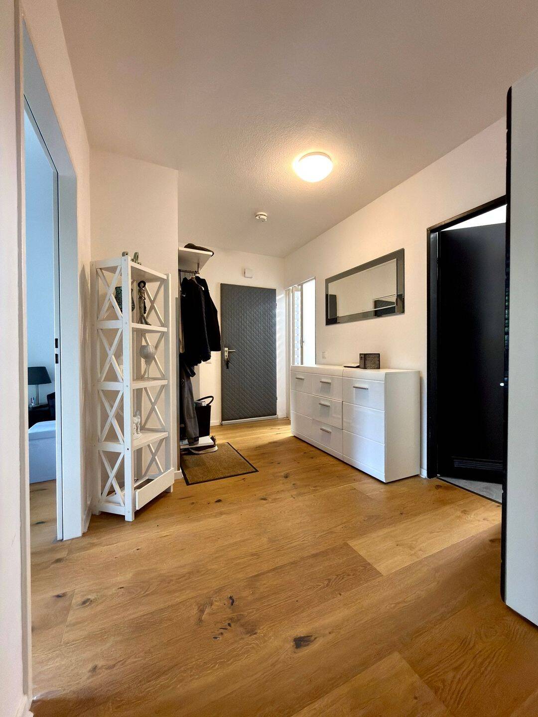 TOP-sanierte 2-Zimmer-Wohnung mit Balkon, Fahrstuhl und Blick ins Grüne – Hannover – Vorschaubild 4