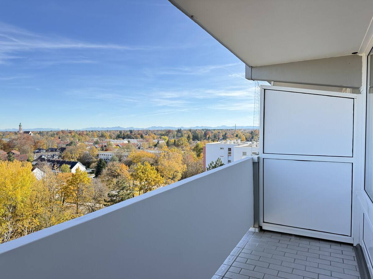 Renoviert & flexibel nutzbar - Apartment mit Panoramablick, großem Balkon und TG-Stellplatz – München – Vorschaubild 5