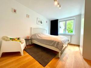 Lichtdurchflutet & Großzügig: Hochwertiges Haus mit Garten, 2 Bädern & Garage neben dem Süd - Klinikum – 90473 Nürnberg – Vorschaubild 4