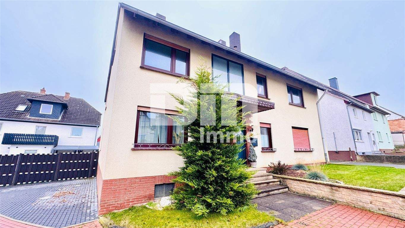 Gepflegtes Ein- bis Zweifamilienhaus + Garage, Terrasse und Balkon auf großem Grundstück – Breuna – Bild 1 von 9