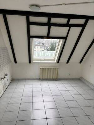 Teilmodernisierte 3-Zimmer-Maisonette-Dachgeschoßwohnung mit Balkon in Köln-Buchheim – 51065 Köln – Vorschaubild 6