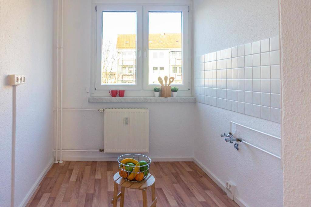 3-Raum-Wohnung mit Tageslichtbad, nahe Rosengarten – Chemnitz – Vorschaubild 2