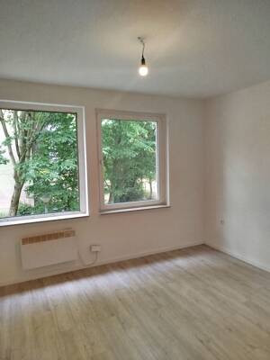 Teilsanierte 2-Zimmer-Wohnung im 1.OG-frisch renoviert und zentral gelegen. – 45143 Essen – Vorschaubild 2