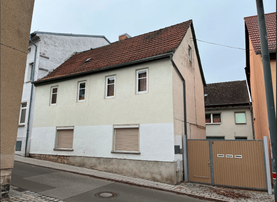 Mehrfamilienhaus mit 3 Wohnungen in Hohenmölsen Burgenlandkreis – Hohenmölsen – Bild 1 von 9