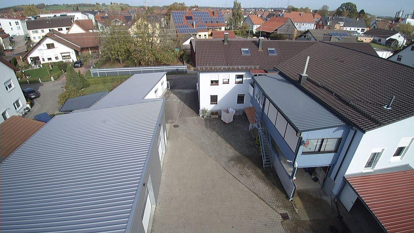 Großzügiges Anwesen bebaut mit einem 5 Parteien-Haus, Garagen und Lagerhallen unweit der A7 in Ebnat – Aalen – Vorschaubild 3