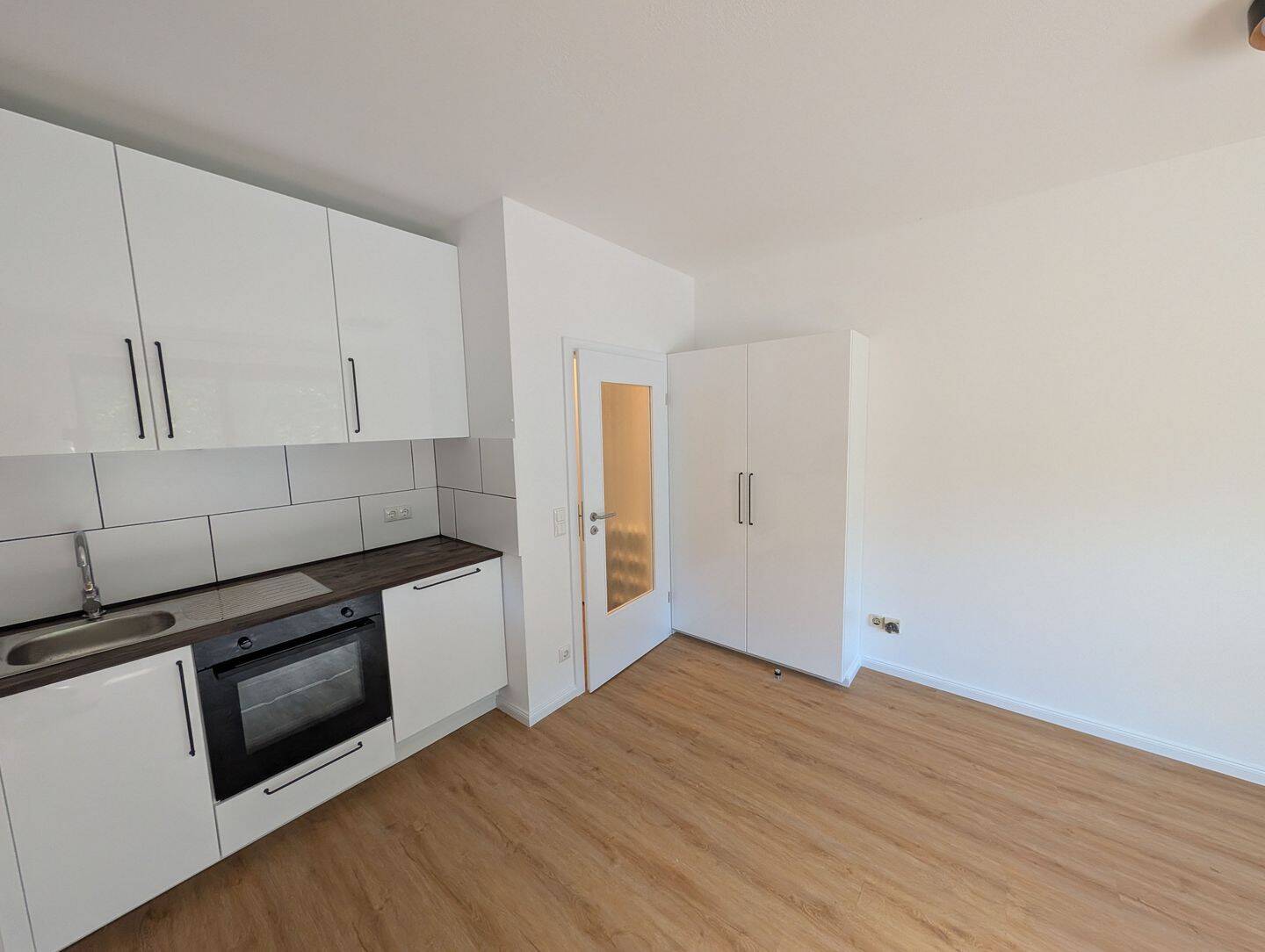 Erstbezug nach Renovierung: helle 1,5-Zimmer-Wohnung mit großer West-Dachterrasse in München-Solln – München – Vorschaubild 5