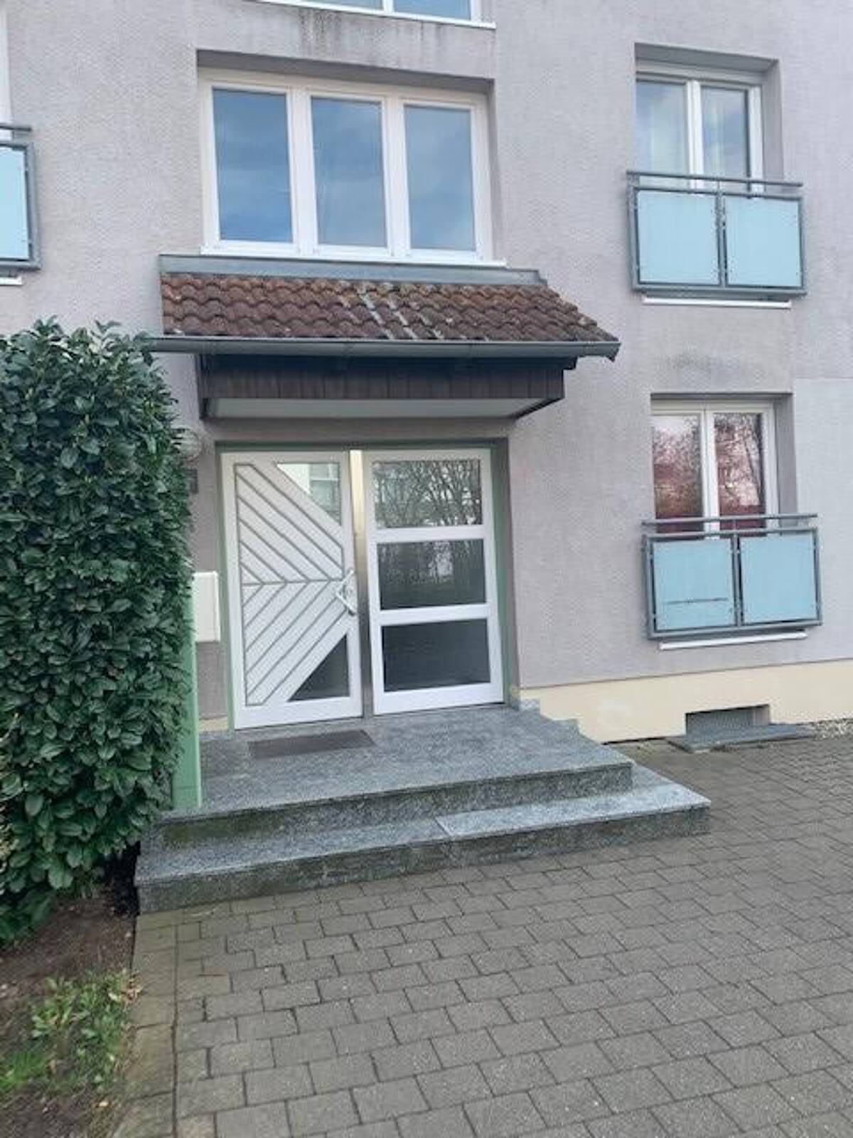 Helle 2-Zimmer-Dachgeschoss-Wohnung mit Stellplatz im Parkhaus in Büchenbach, David-Morgenstern-Weg – 91056 Erlangen – Bild 1 von 9
