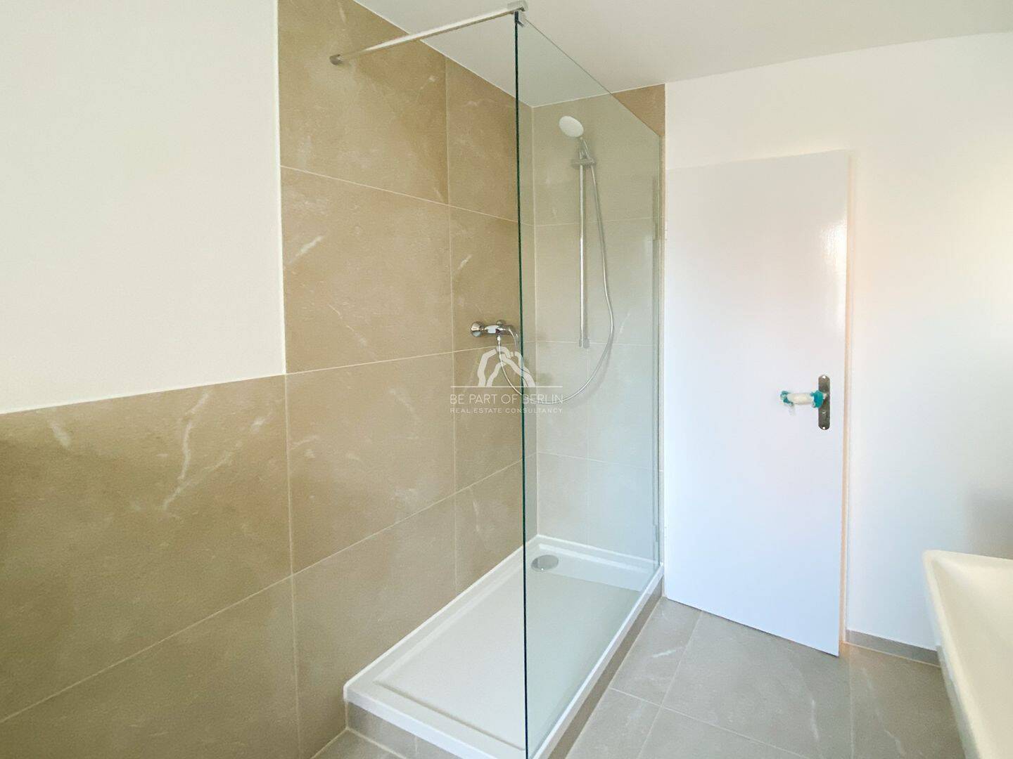 SANIERT | NAHE KURFÜRSTENDAMM | 5.OG | KLEINER BALKON | AUFZUG | 2 ZIMMER | PROVISIONSFREI | – Berlin – Vorschaubild 7