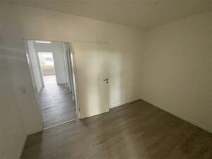 Helle 3-Zimmer-Wohnung mit 2 Balkonen, Einbauküche und Wannenbad in Schwachhhausen nahe Gete – 28211 Bremen – Vorschaubild 9
