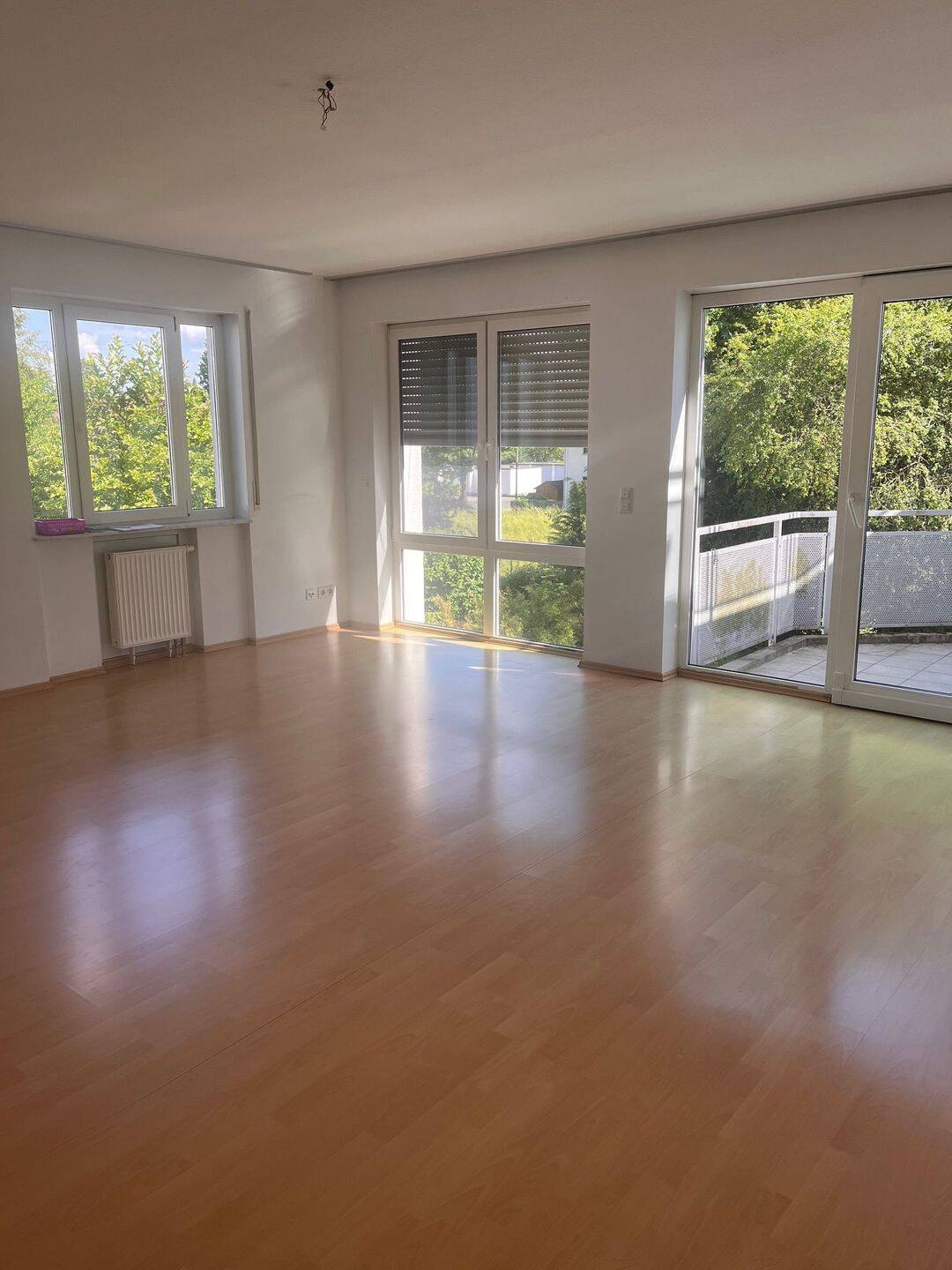 Hochwertige 3-Zi.-Wohnung in exklusivem 8-Parteien-Haus mit Aufzug und Tiefgarage