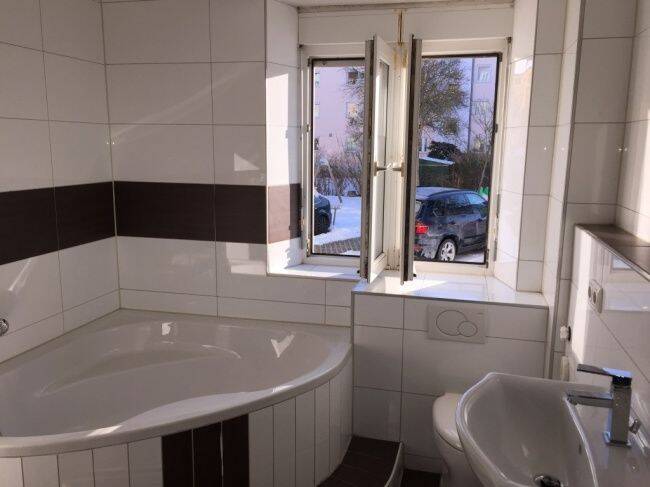 Ab 01.10. In Uninähe, Hochparterre: Ideal für 2er-Studenten-WG geeignet, helle 2ZKB mit Einbauküche! – Regensburg – Vorschaubild 4